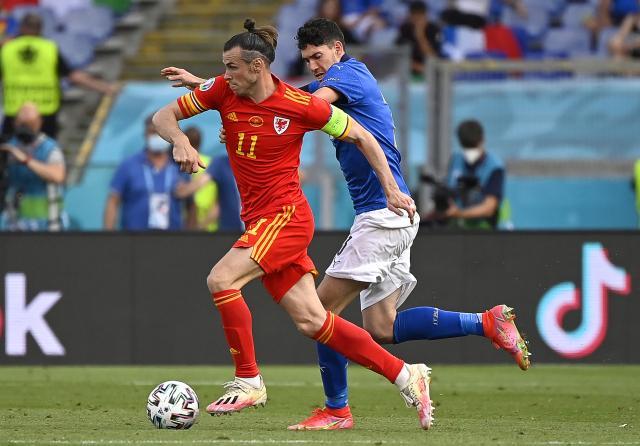 Bastoni-Wales-Bale.jpg